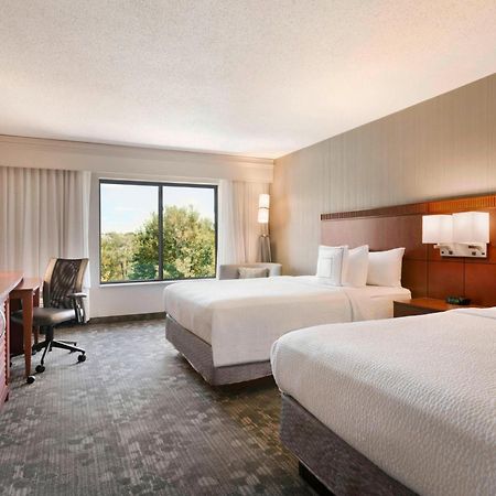 Courtyard By Marriott Bloomington Normal Hotel Buitenkant foto