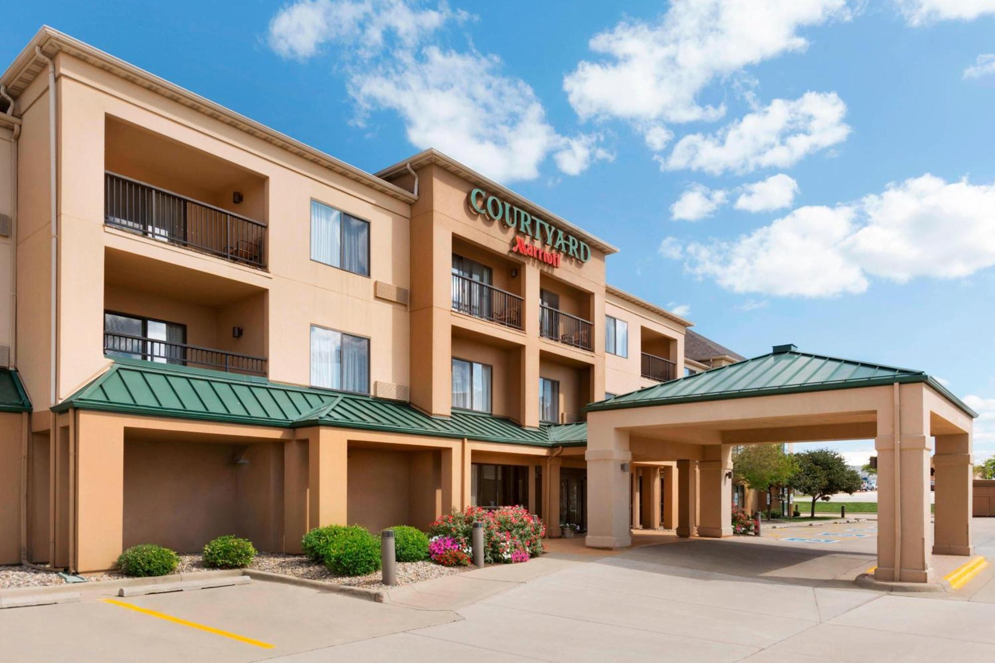 Courtyard By Marriott Bloomington Normal Hotel Buitenkant foto