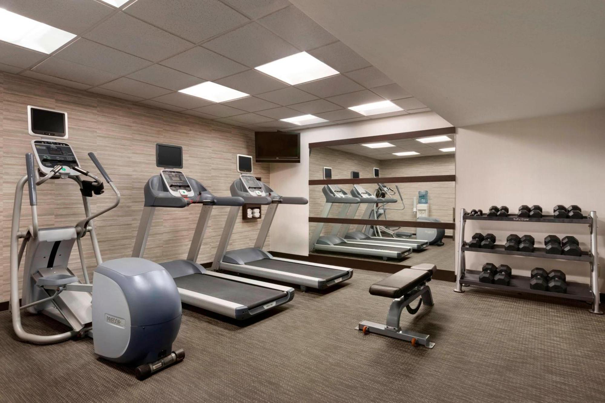 Courtyard By Marriott Bloomington Normal Hotel Buitenkant foto