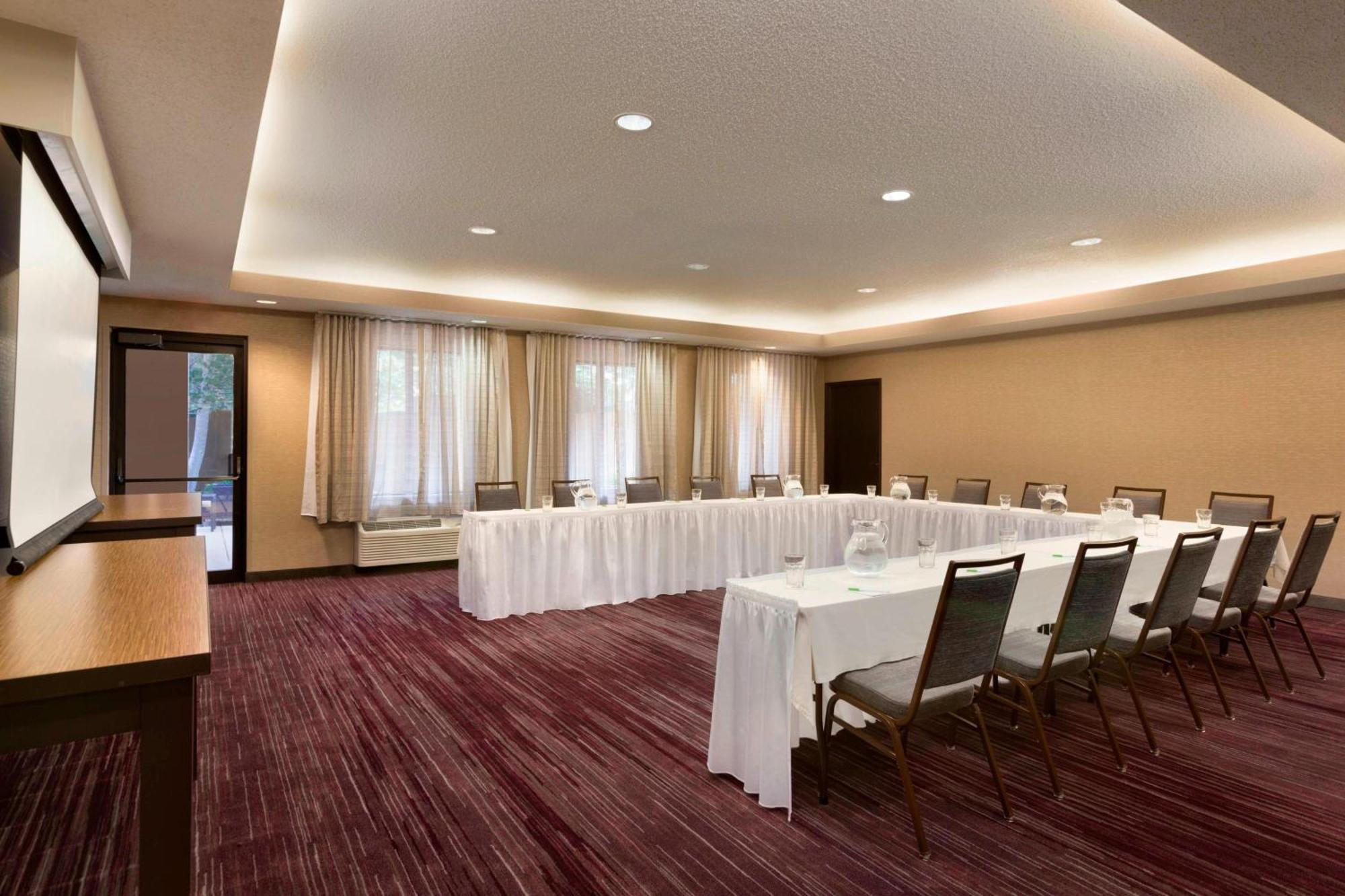 Courtyard By Marriott Bloomington Normal Hotel Buitenkant foto
