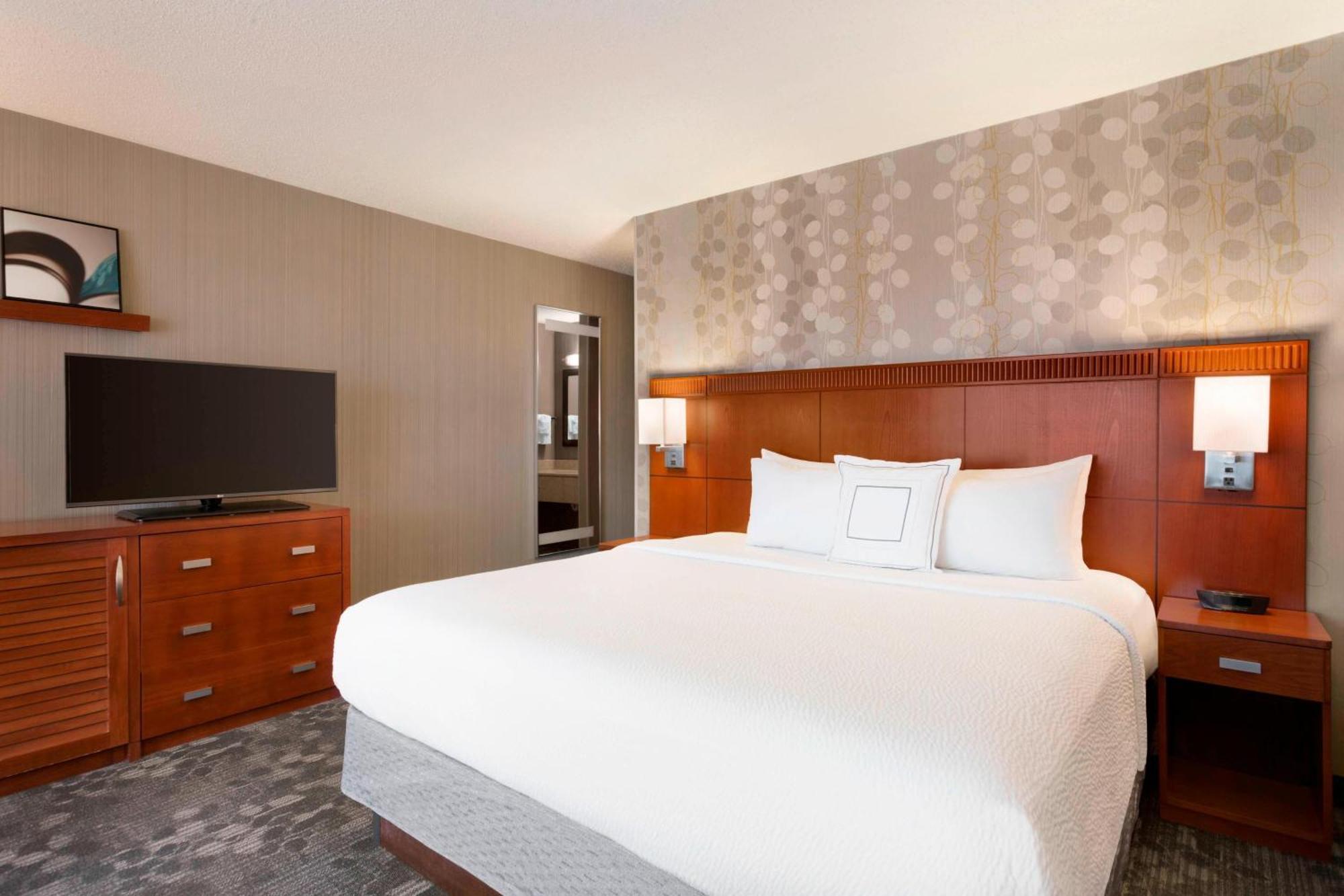 Courtyard By Marriott Bloomington Normal Hotel Buitenkant foto
