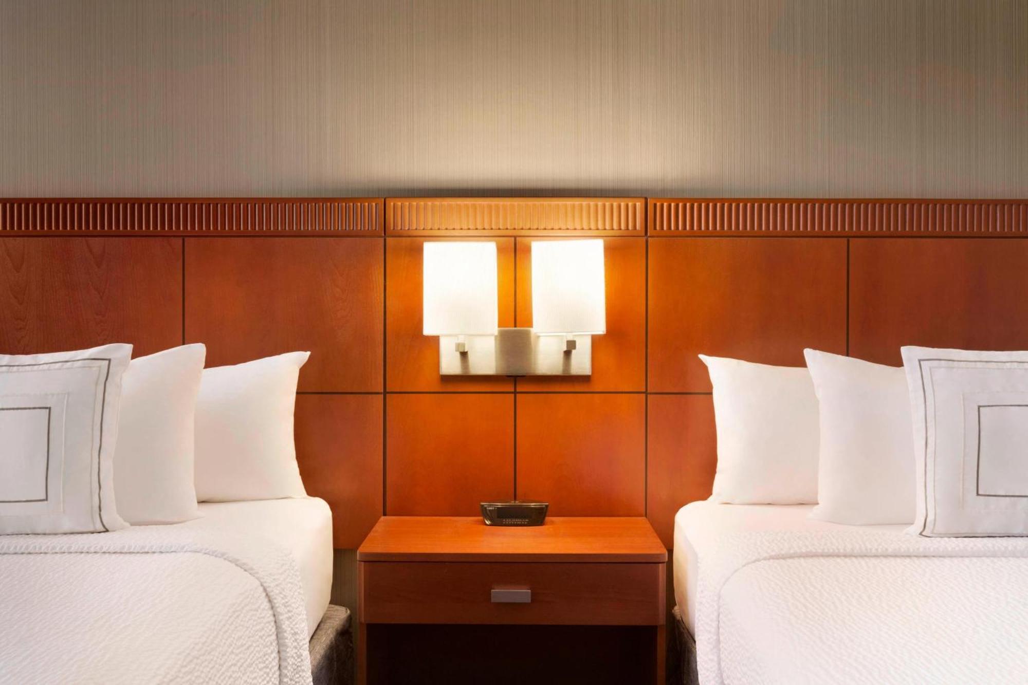 Courtyard By Marriott Bloomington Normal Hotel Buitenkant foto