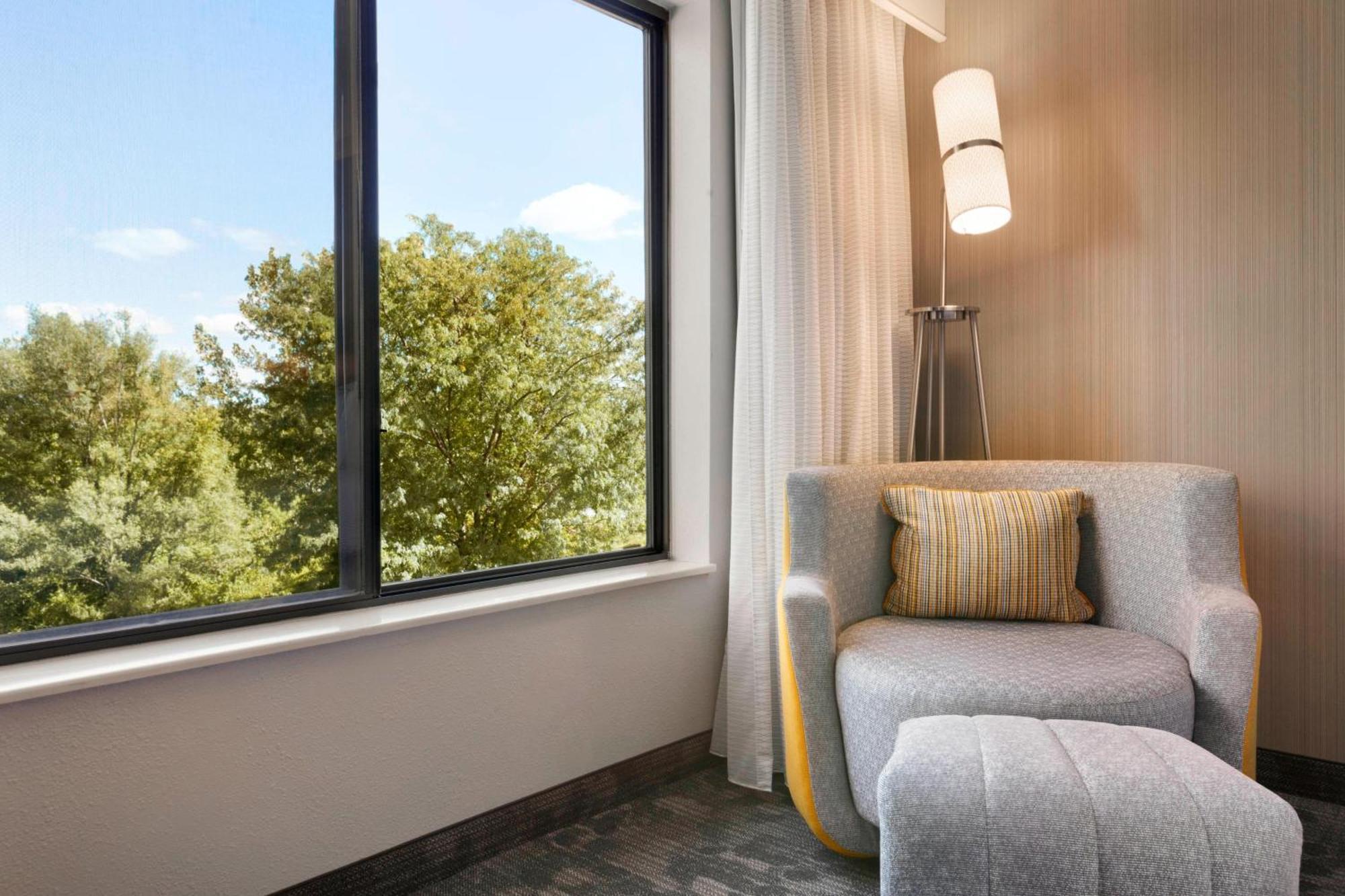 Courtyard By Marriott Bloomington Normal Hotel Buitenkant foto