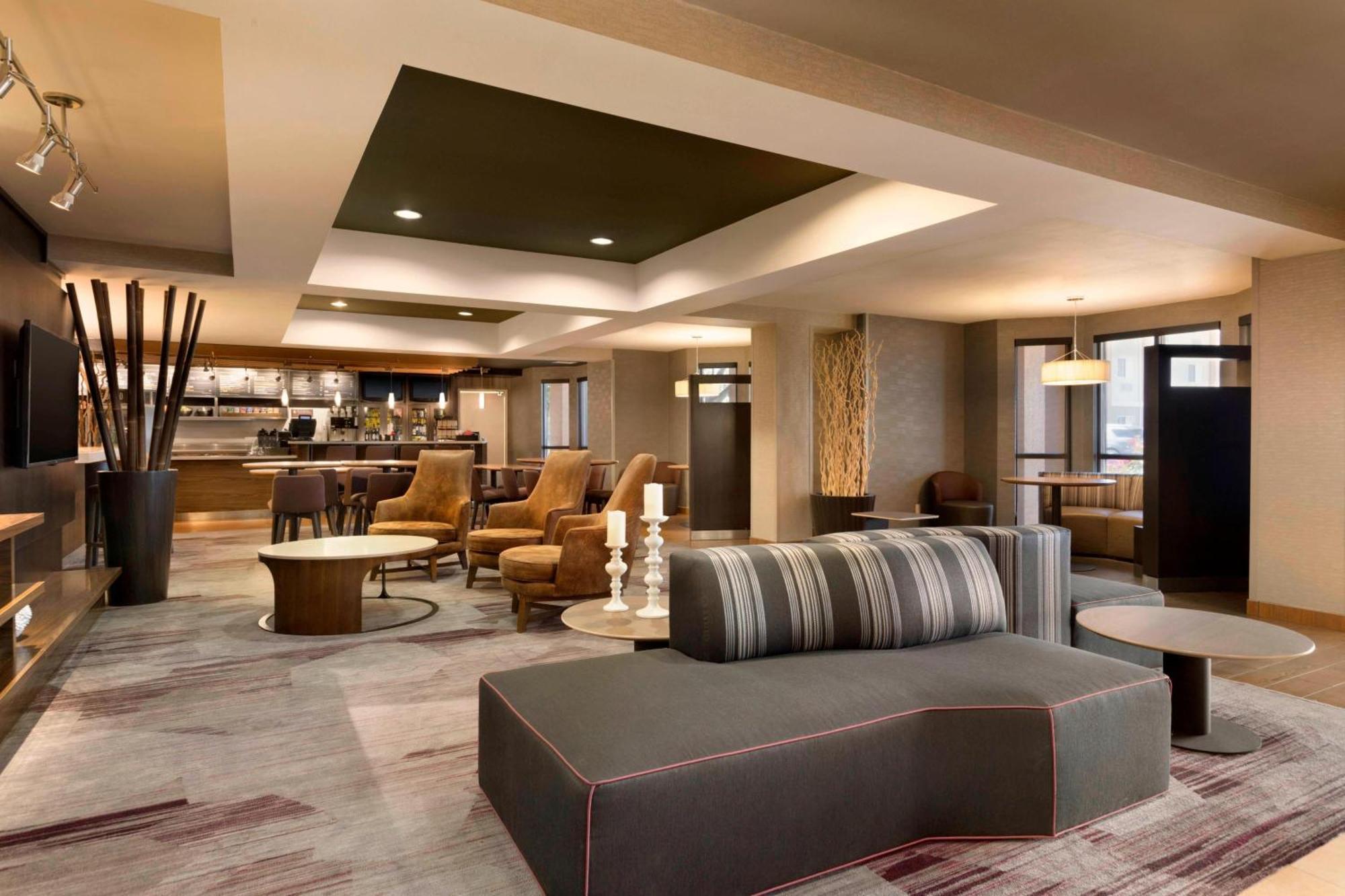 Courtyard By Marriott Bloomington Normal Hotel Buitenkant foto